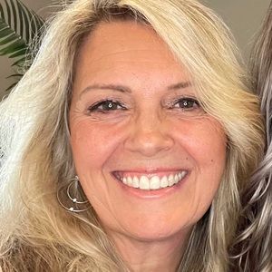 Meet your Posher, Sharon